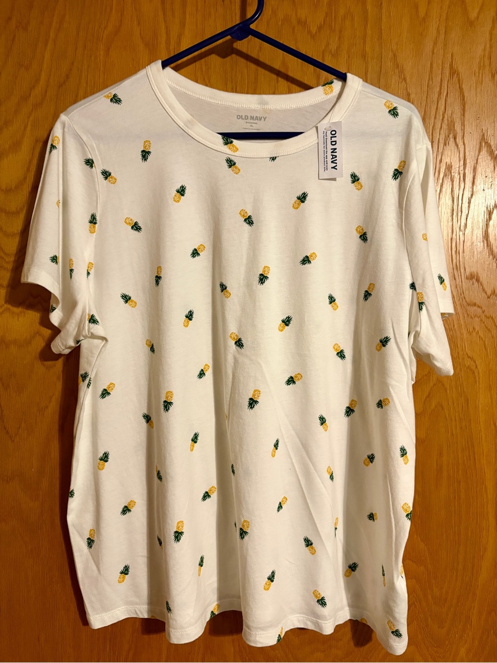 MWT Old Navy White Tee with Pineapple Print - Size XL